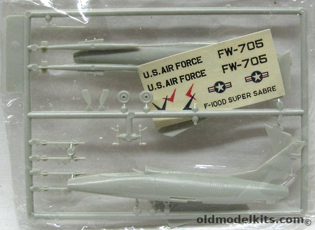 Entex 1/100 F-100 Super Sabre - Bagged plastic model kit